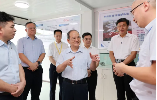 vigorous development•promising prospects lu xinshe, party secretary of guangxi zhuang autonomous region, has investigated the southern industrial base of cngr